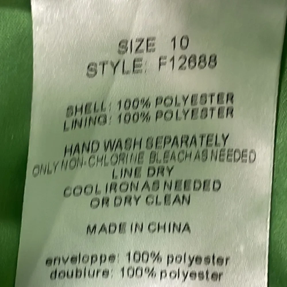 NWOT David’s Bridal semi formal halter green dress. Size 10.  (M).